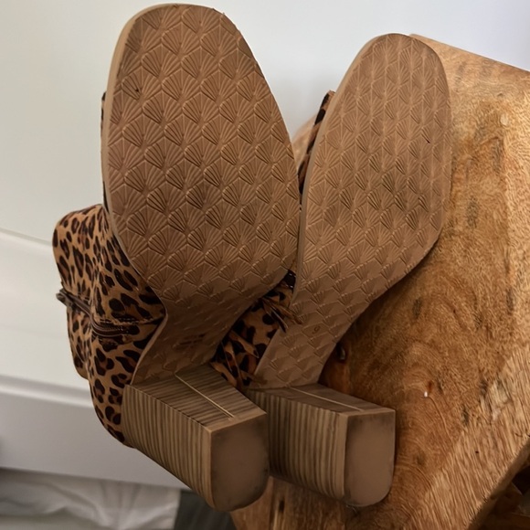 Ariat | Leopard Fringe Peep Toe Heels - Picture 4 of 4